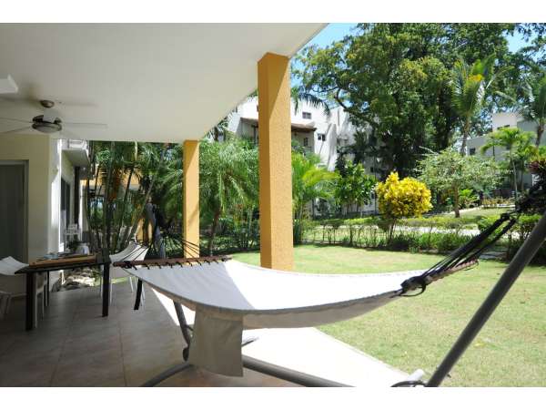 Infiniti Blu 2-bedroom Garden Condo With Pool