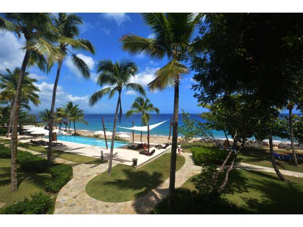 Infiniti Blu 2-bedroom Garden Condo With Pool