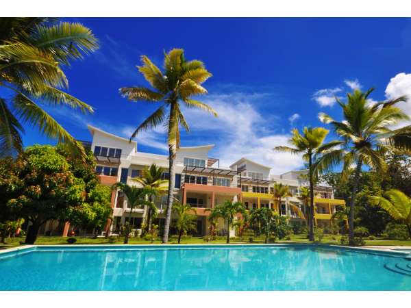Infiniti Blu 2-bedroom Garden Condo With Pool