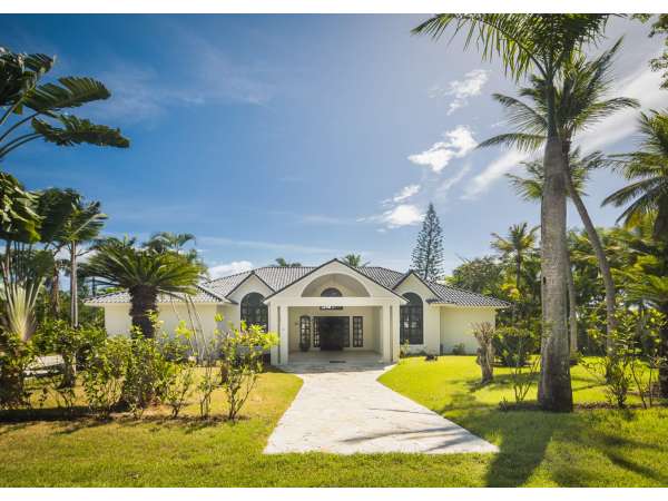 Extraordinary Villa In The Prestigious Sea Horse