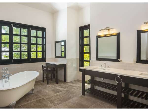 Extraordinary Villa In The Prestigious Sea Horse