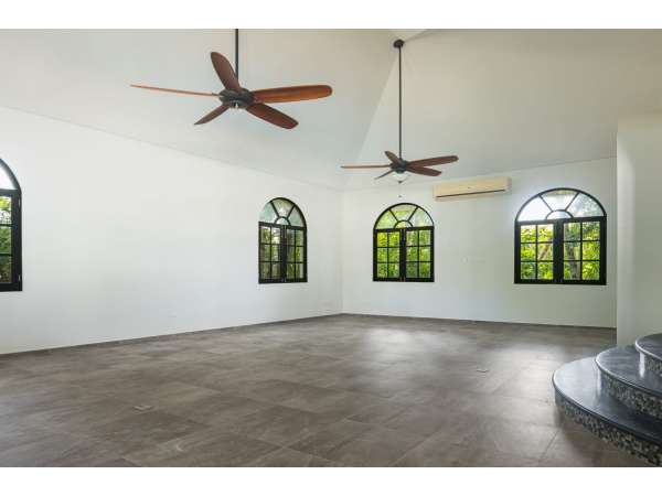 Extraordinary Villa In The Prestigious Sea Horse