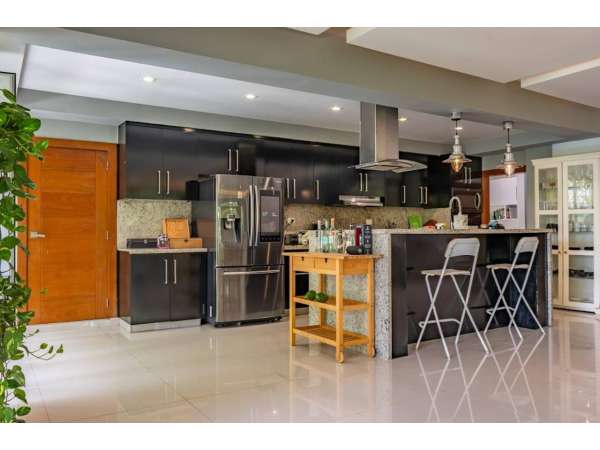 Gorgeous 4-bedroom Villa In Prestigious Pc Village