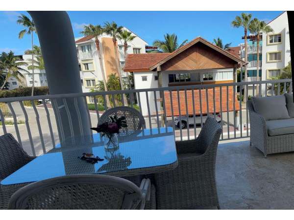 Beachfront 2-bedroom Condo