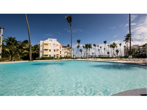 Beachfront 2-bedroom Condo