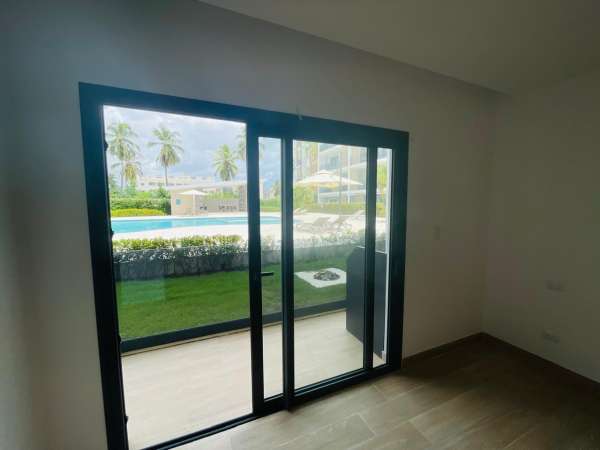 Modern Ground-floor Condo With Direct Pool Access