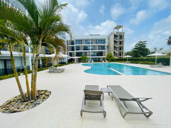 Modern Ground-floor Condo With Direct Pool Access