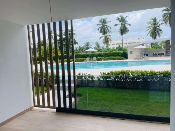 Modern Ground-floor Condo With Direct Pool Access