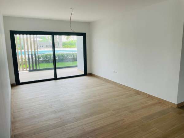 Modern Ground-floor Condo With Direct Pool Access